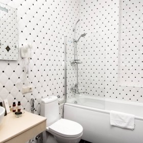 White luxury bathroom of Tiffany Deluxe