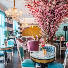 Tiffany Bar 